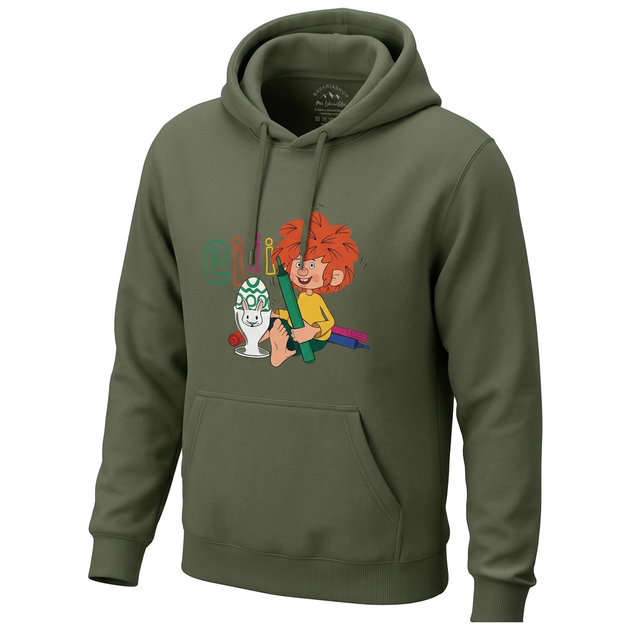 Dunkelgrüner Pumuckl Unisex Hoodie mit Kapuze. Pumuckl sitzt lachend neben einem Hasen-Eierbecher mit Osterei.