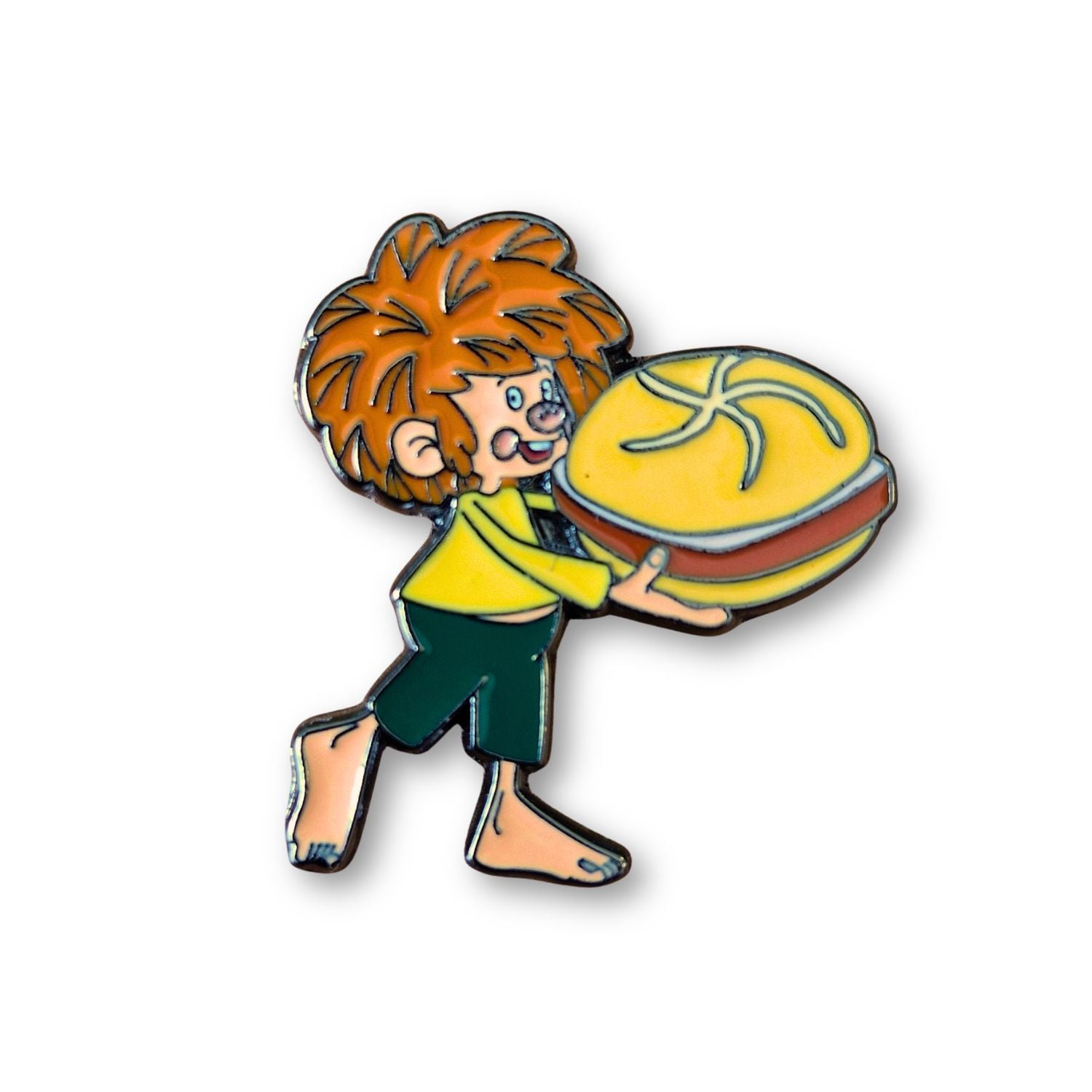 Pumuckl Pin mit rotem Haar, grünem Hemd, barfuß, hält eine Leberkassemmel in den Händen.