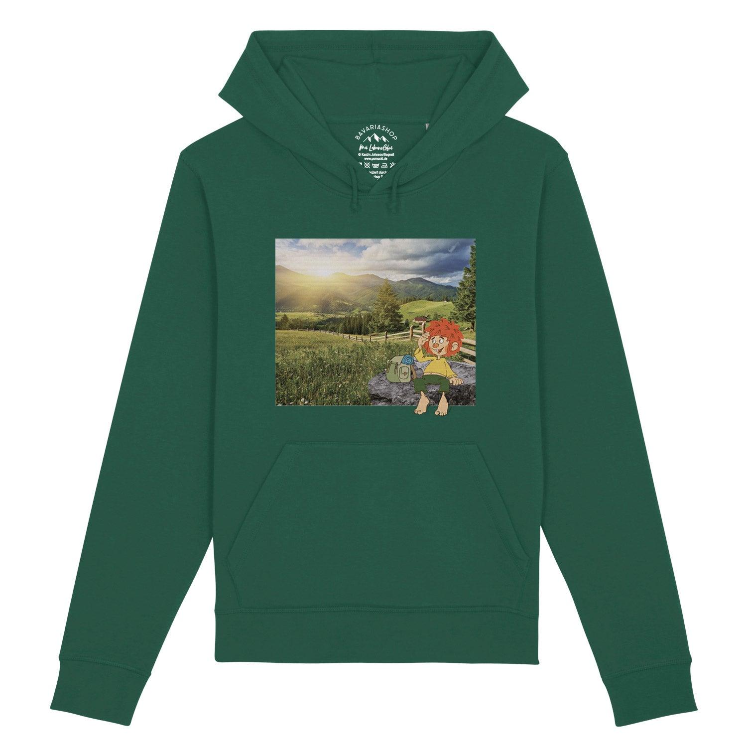 Herren Kapuzenpullover mit Pumuckl-Motiv und Schriftzug "Berg-Kobold" in Retro-Optik; 85 % Bio-Baumwolle, 15 % recyceltes Polyester.