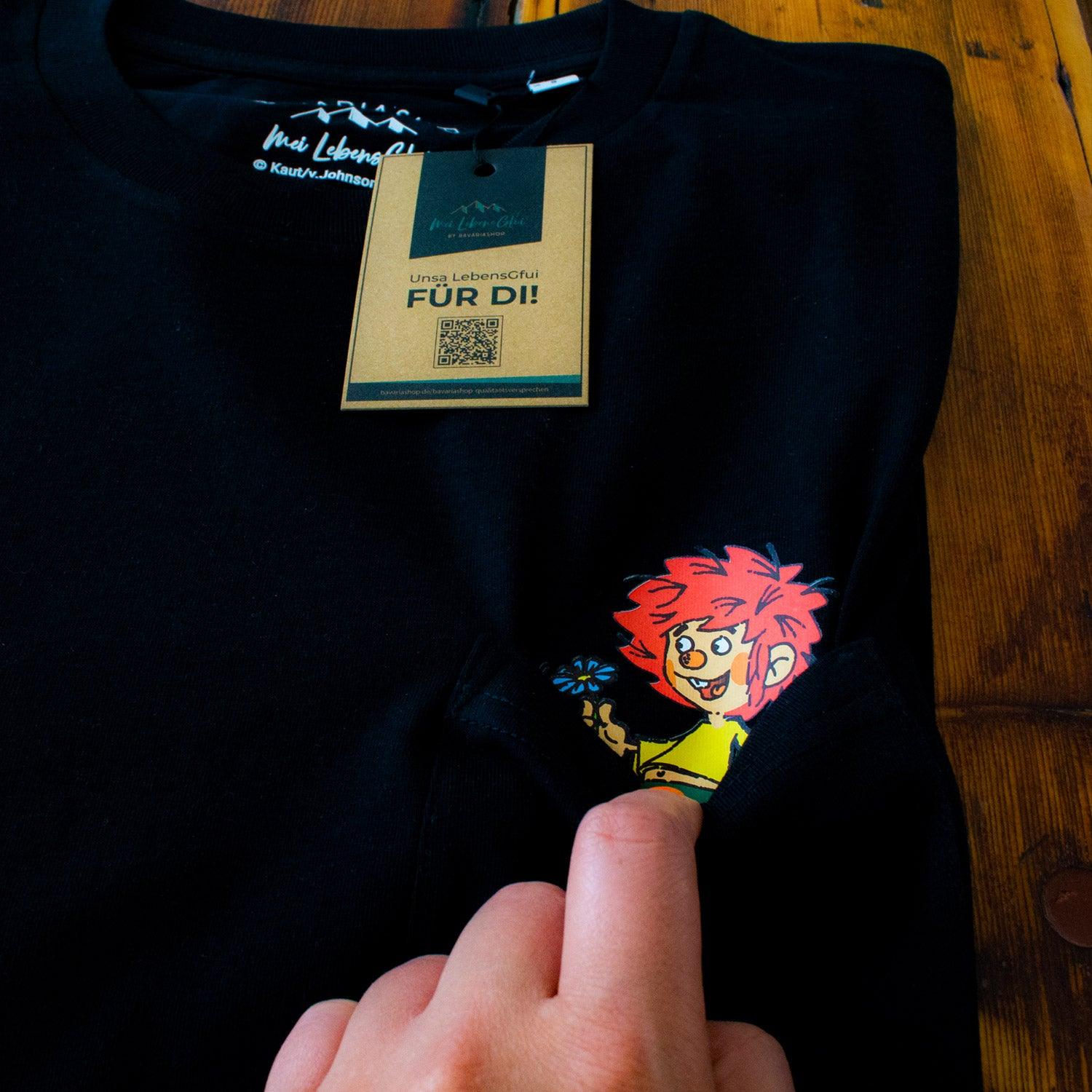 Unisex T-Shirt mit Pumuckl-Motiv, Brusttasche und großem „Schabernack“-Schriftzug aus Bio-Baumwolle.