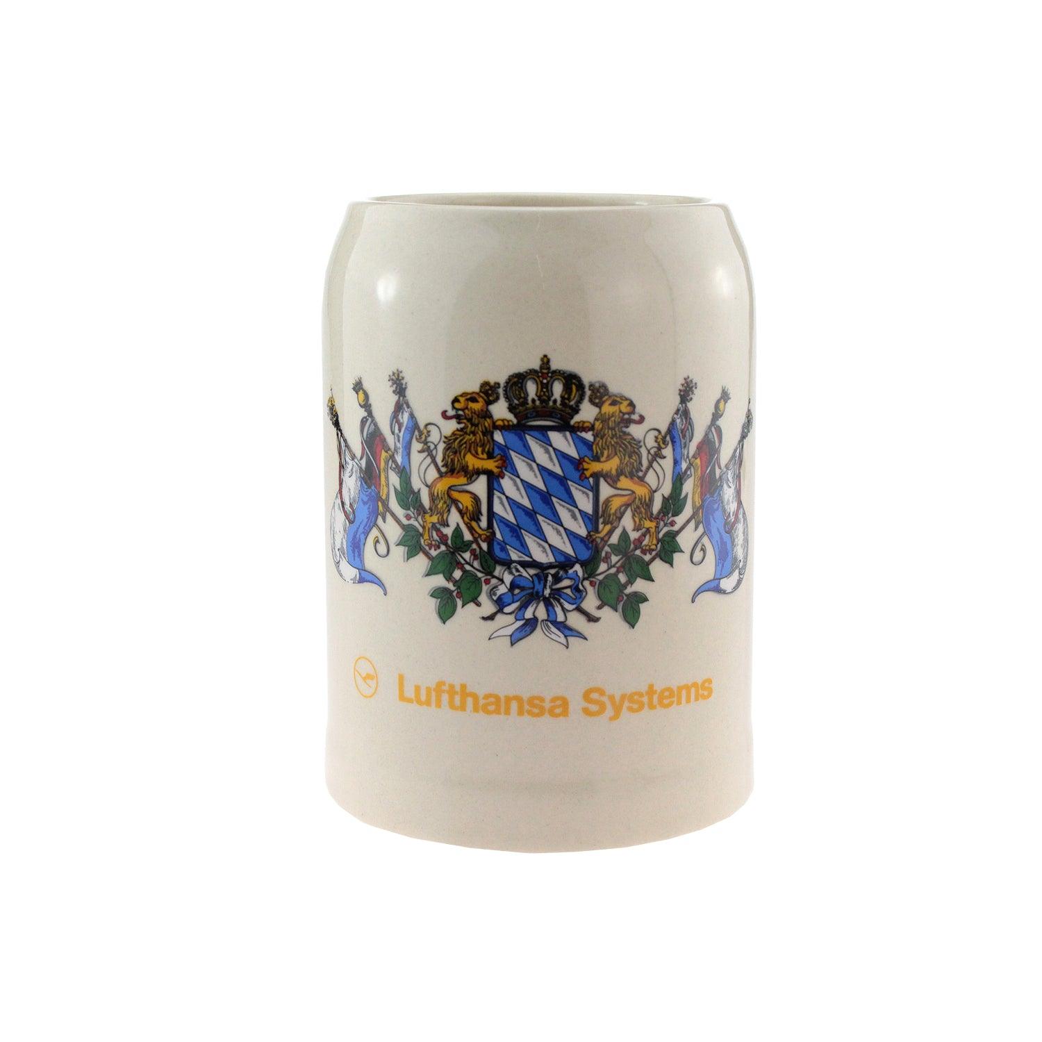 Steinfarbener Bierkrug aus Keramik mit rundem Henkel und schwarzem Logodruck, 0,5 Liter, individuell gravierbar.
