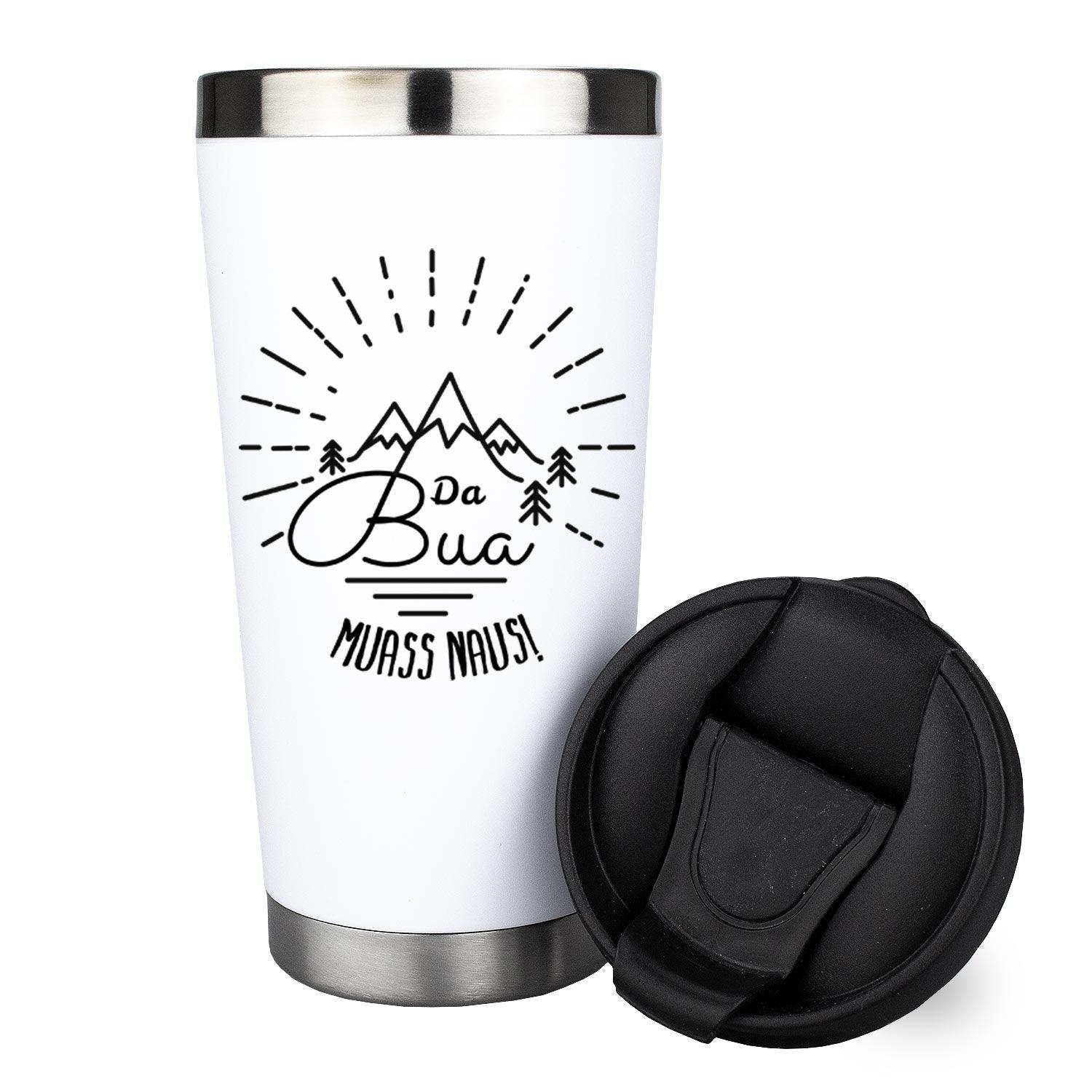 Weißer Thermo-Becher mit schwarzem Deckel, Aufdruck „Da Bua muass naus!“, leicht, bruchfest, 420 ml Fassungsvermögen.