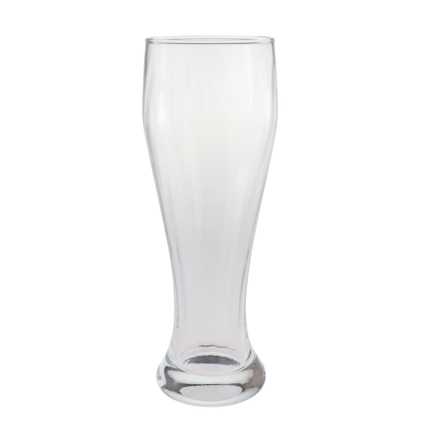 Bauchiges Weißbierglas aus klarem Glas mit geschwungenem Logo-Schriftzug und feiner Gravur, 0,5 Liter.