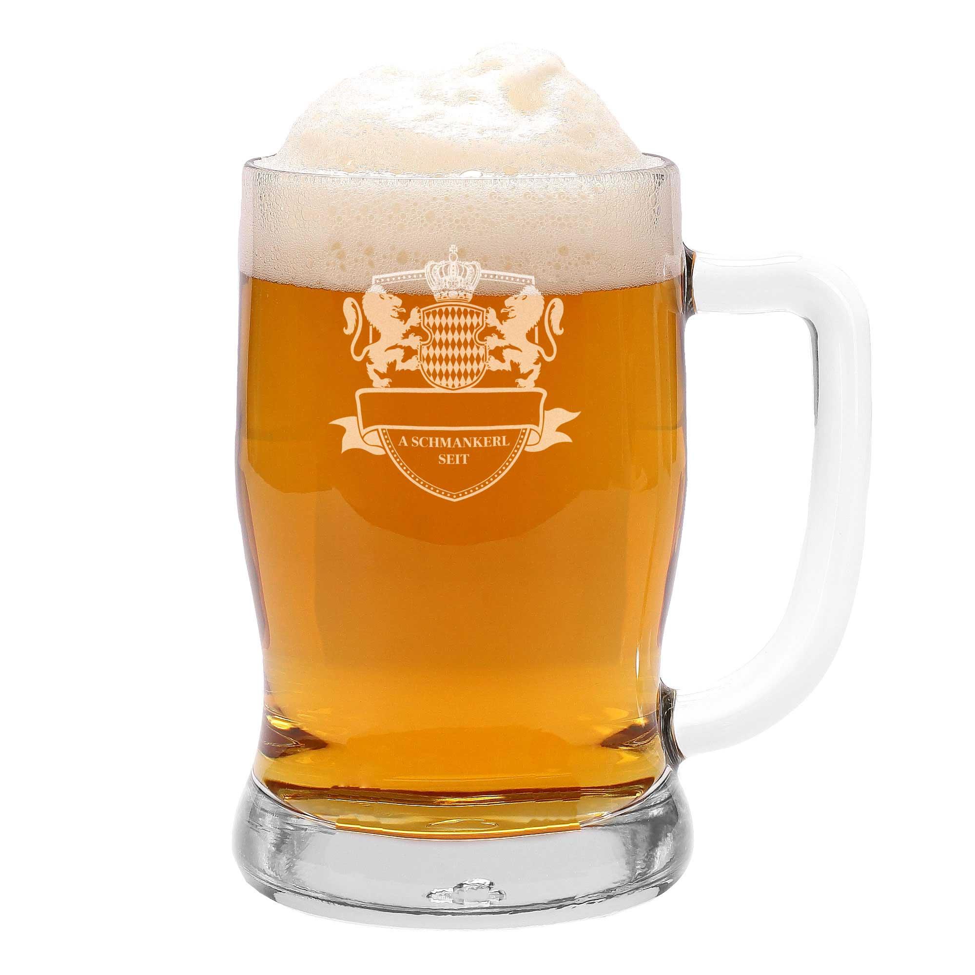 Transparenter Bierkrug aus Glas mit rechteckigem Gravurfeld für Wunschname und Geburtsjahr, zylindrische Form, 0,5 l.
